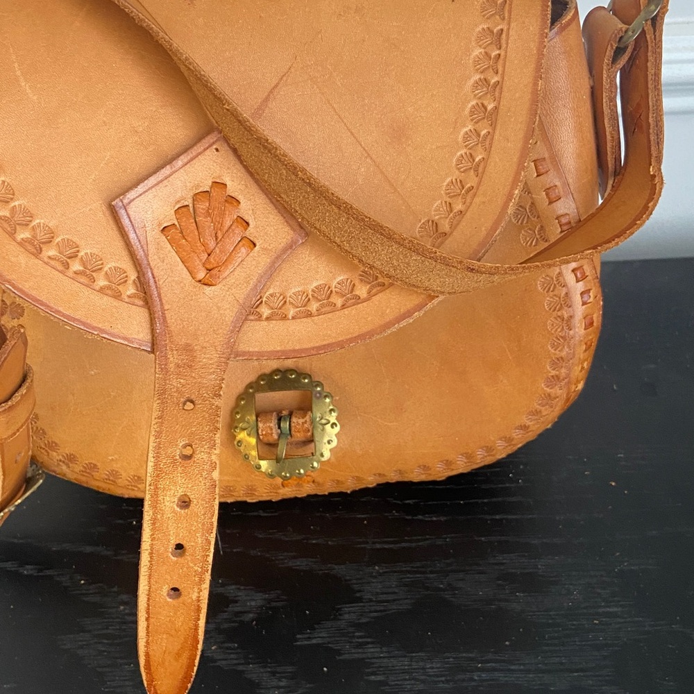 VTG  Hand Tooled Tan Saddle Leather Purse Shoulder Bag - Picture 6 of 7